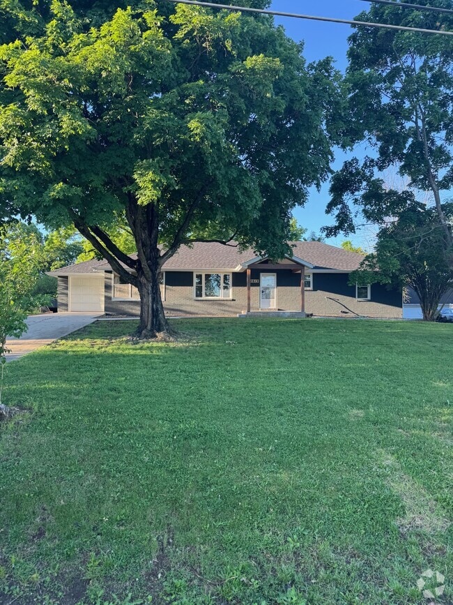 Building Photo - 2613 Southridge Dr