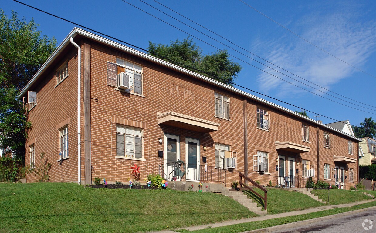 Primary Photo - 101-111 Ridgeway Ave
