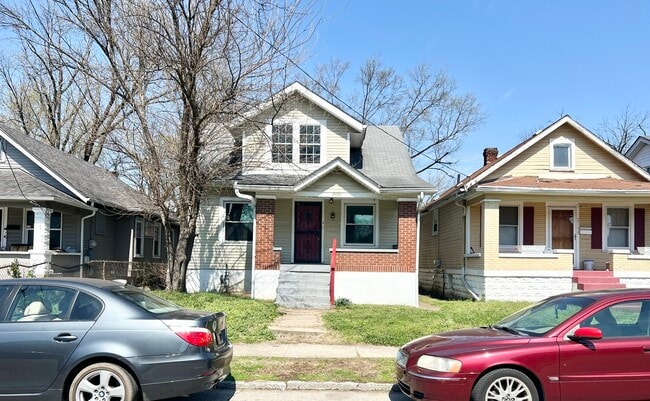 Building Photo - 2121 W Lee St
