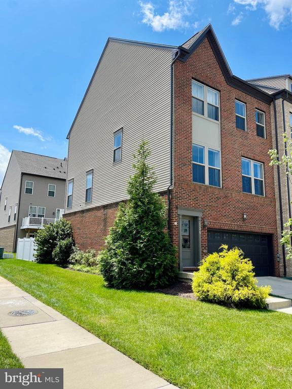 Building Photo - 120 Capital Ct