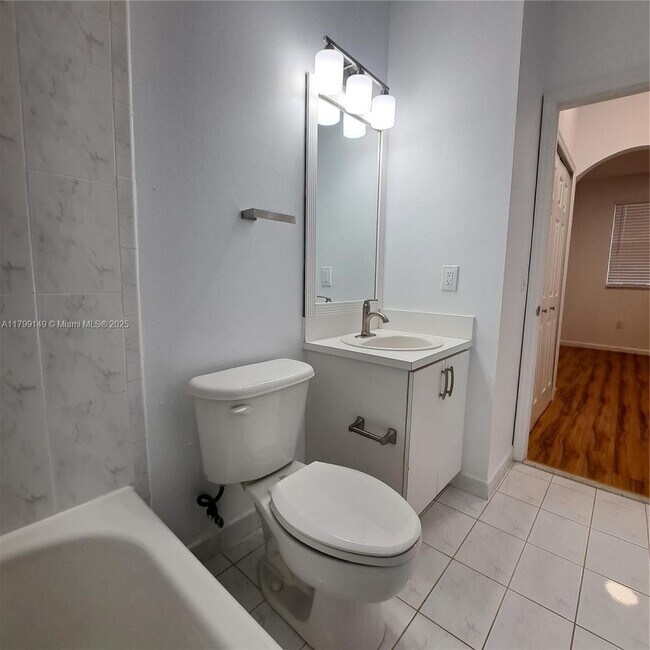 Foto del edificio - 642 SW 106th Ave