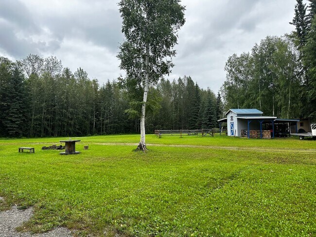 Building Photo - 3 Bed/3 Bath/1 car garage home on 1.6Acres...