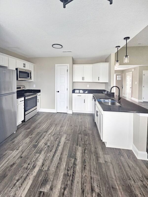 Building Photo - 166 Ardell Dr