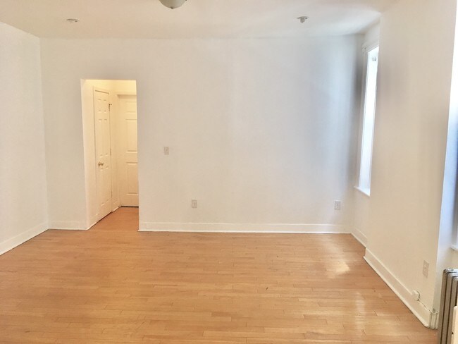 Building Photo - 431 52nd St