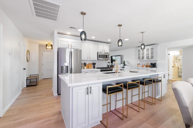 Foto del edificio - 8307 E Arlington Rd
