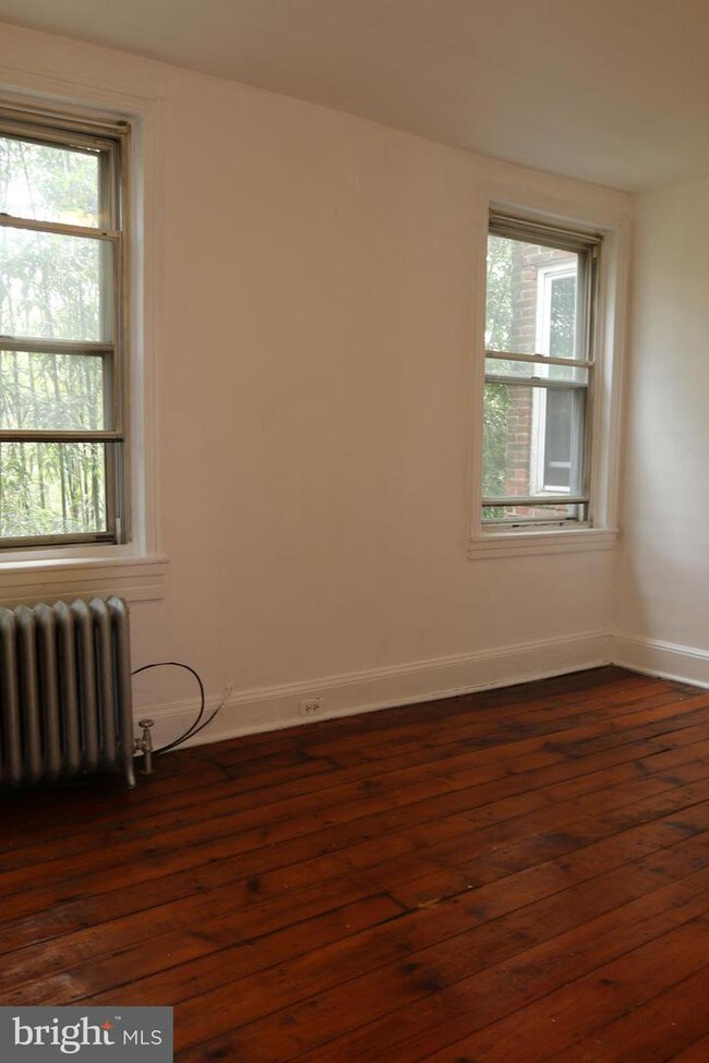 Building Photo - 221 Poplar St