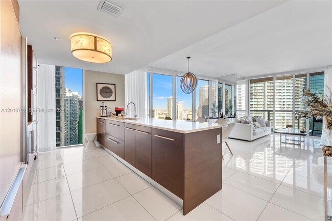 Foto del edificio - 475 Brickell Ave