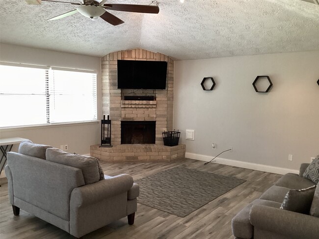 Building Photo - 1905 Eastwind Dr