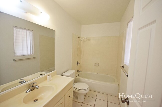 Foto del edificio - Parkway Condo Available Now!   3/2/2 - $3600