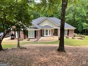Building Photo - 453 Saddlebrook Trail