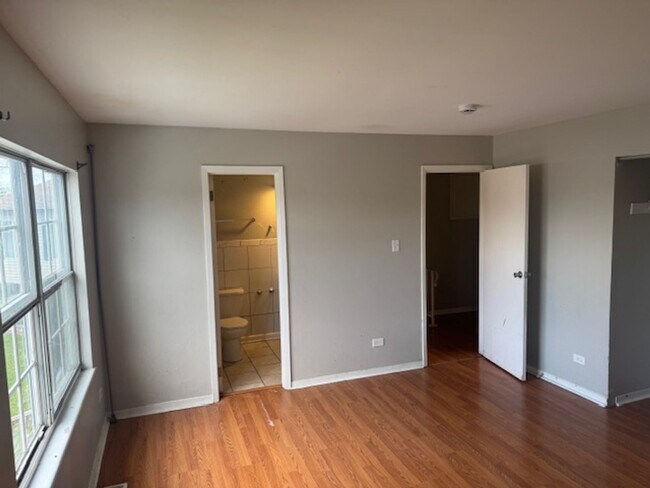 Foto del edificio - Available Now – 4 Bed, 2 Bath