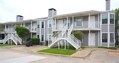 Building Photo - Available August!! One Bed, One Bath Downs...