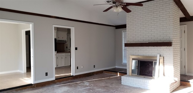 Building Photo - 101 Pine Cove