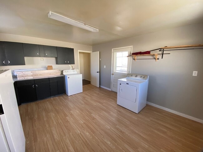 Building Photo - 127 El Rancho Dr