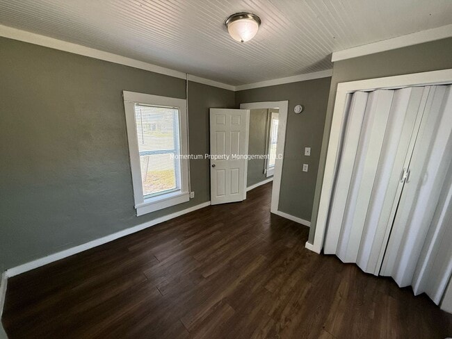 Building Photo - 1/1 Ybor Cottage- Move in Ready