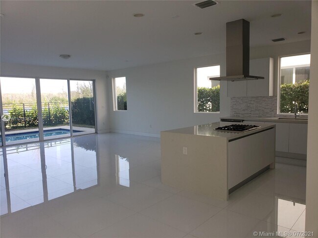 Foto del edificio - 9867 NW 75th Ter