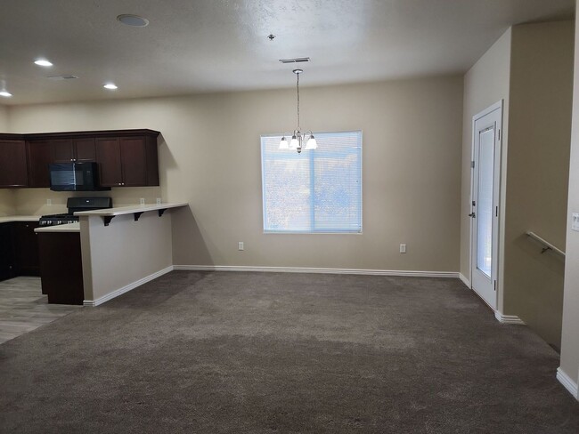 Building Photo - Cedar Crossings Townhome