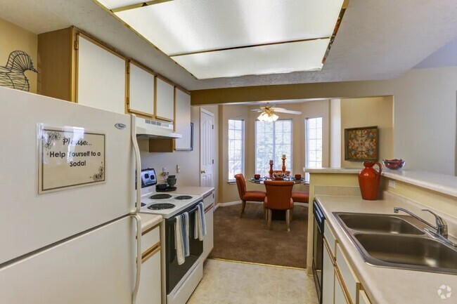 Building Photo - Sterling Pointe Apartments