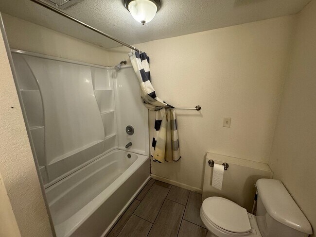Foto del edificio - $1000- 3 bed 1 bath - Single Family Home