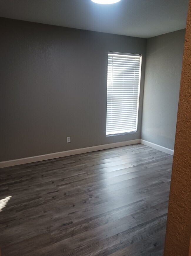 Foto del edificio - Pines Apartments