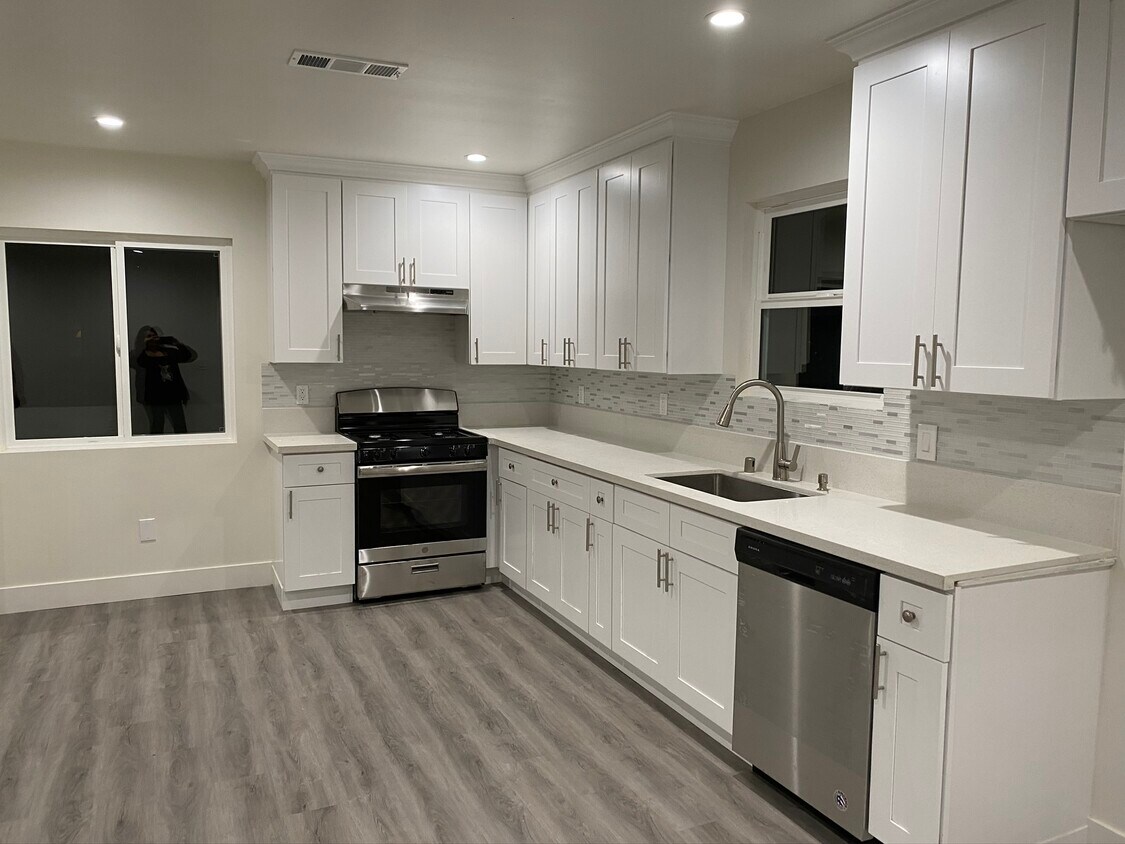 Foto principal - 109 W Claremont St