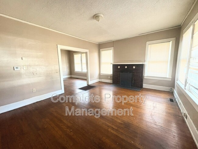 Building Photo - 1313 4th Terrace W