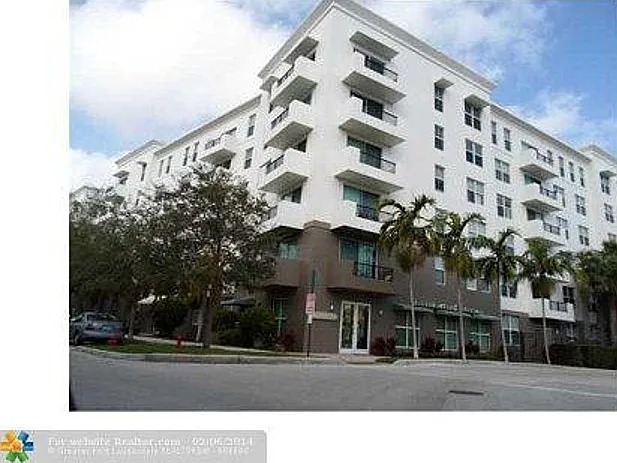 Foto del edificio - 2421 NE 65th St