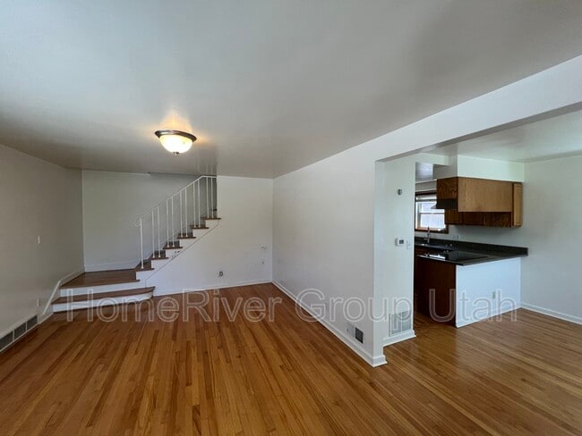 Building Photo - 1335 Thornton Ave