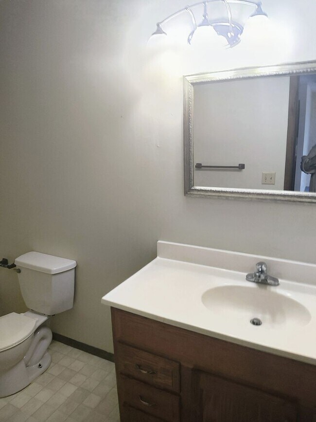 Building Photo - 1 bedroom Duplex apartment for rent in Bra...