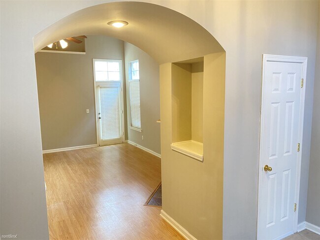 Building Photo - 3 br, 2 bath House - 5236 Laurel Home Cv