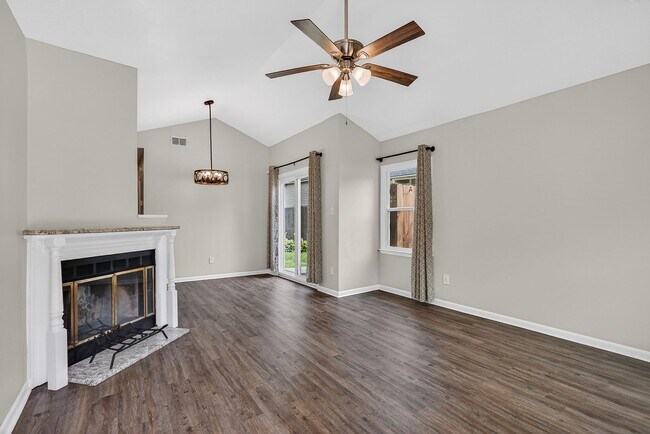 Foto del edificio - Charming 2Bed Near Piney Green & Camp Lejeune