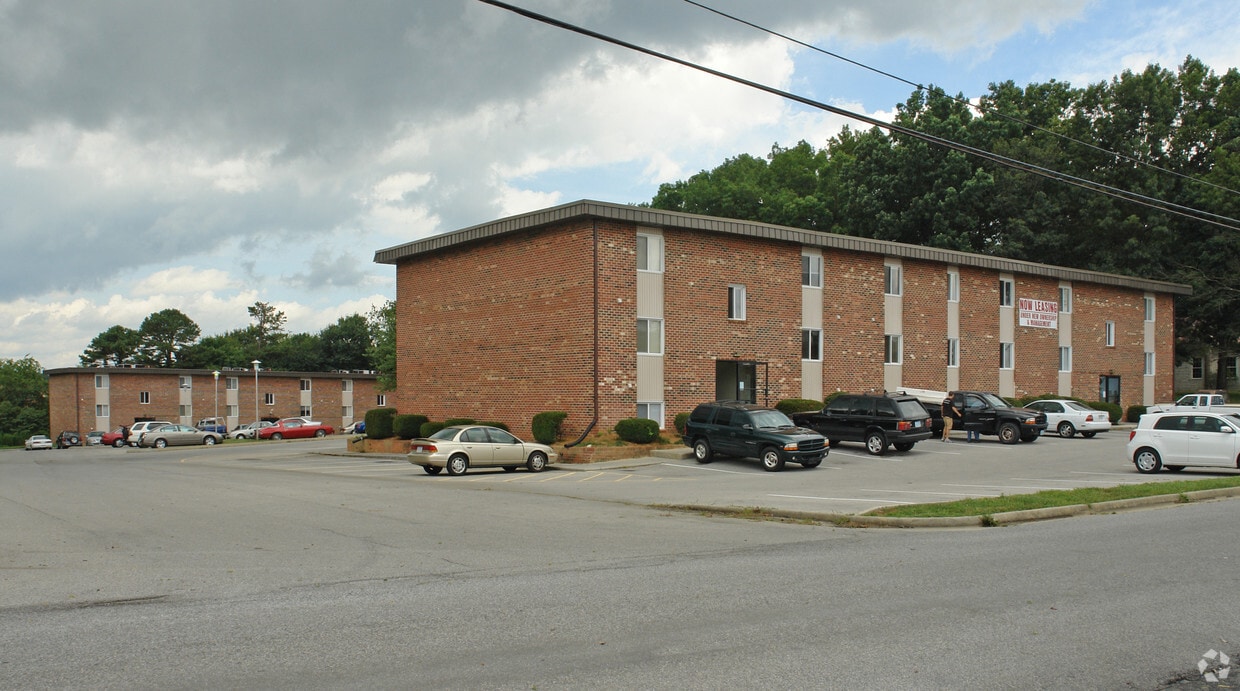 Ridgeview Apartments Rentals in Blacksburg at 768776 Triangle St