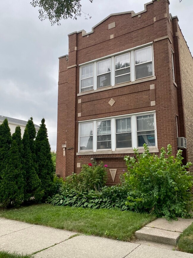 Building Photo - 4933 W Schubert Ave