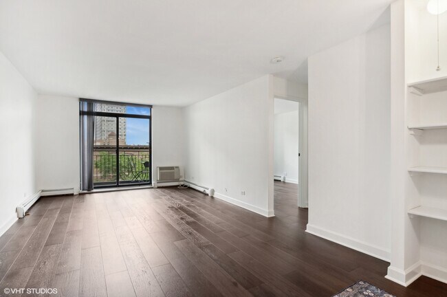 Building Photo - 3900 N Pine Grove Ave