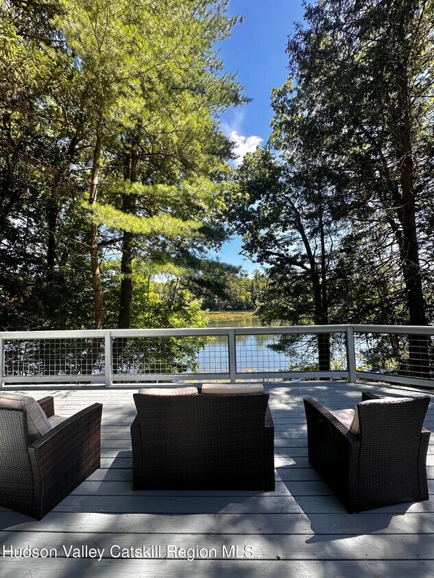 Foto principal - 1256 Lakeview Rd