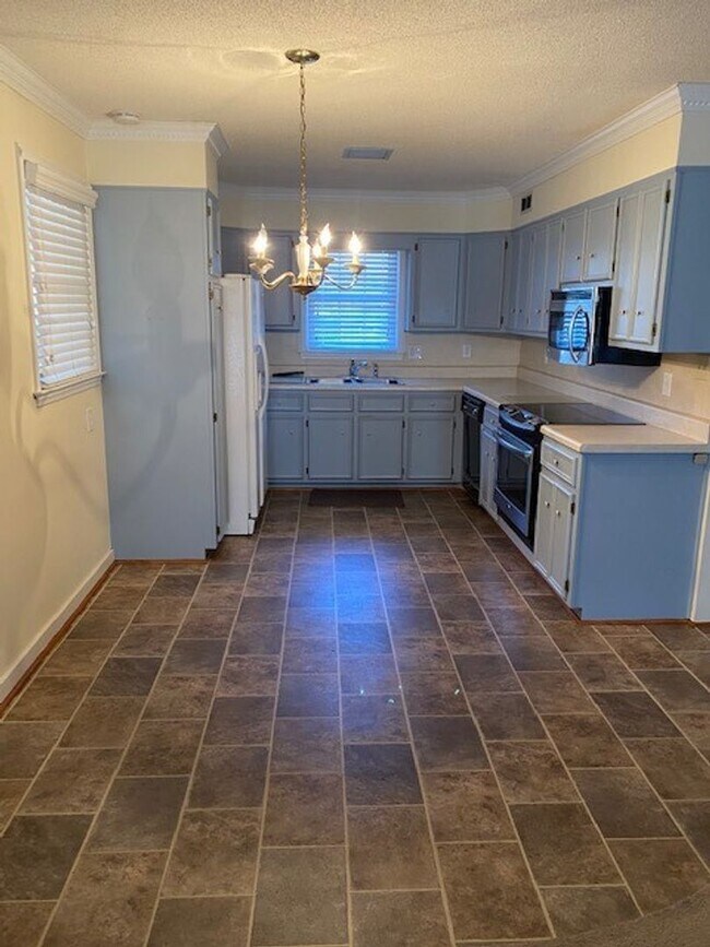 Building Photo - Beautiful home located in National Hills!