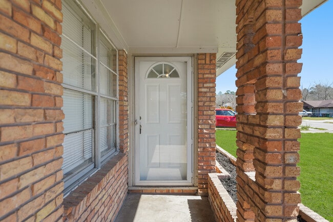 Building Photo - 9315 Laura Koppe Rd