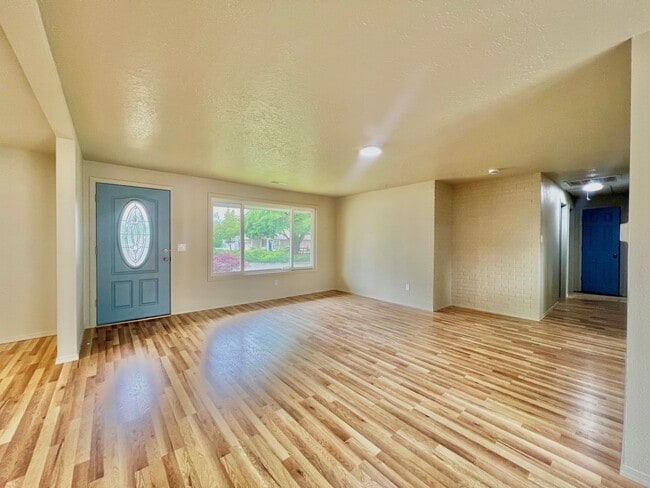 Building Photo - 2020 SE 154th Ave