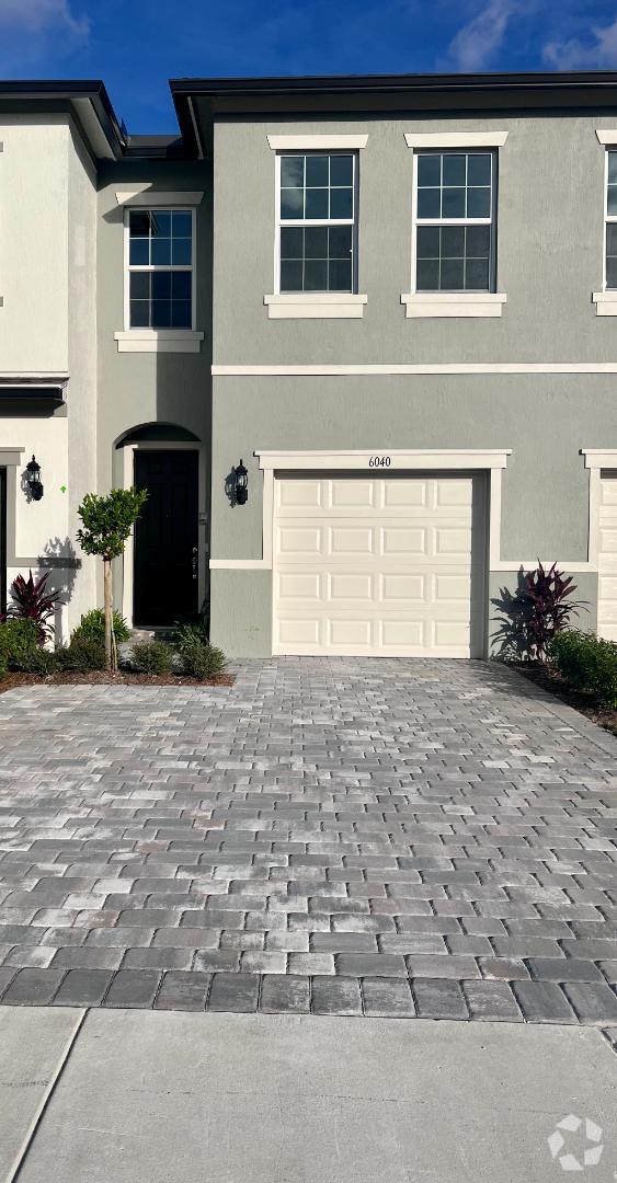 Building Photo - 6040 Praza Ln