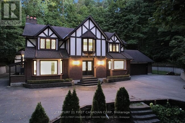 Building Photo - 441 Westmount Dr