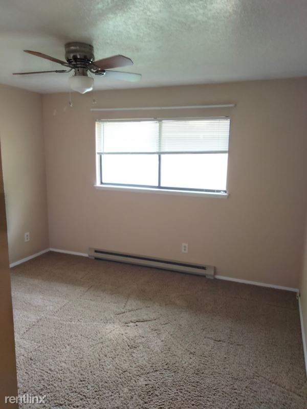 Building Photo - 753 Meadows Dr