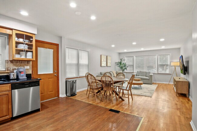 Foto del edificio - 236 Callan Ave