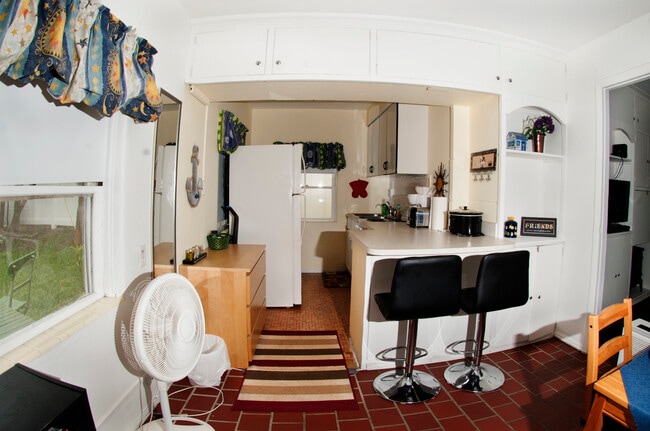 Foto del edificio - 512 University Blvd