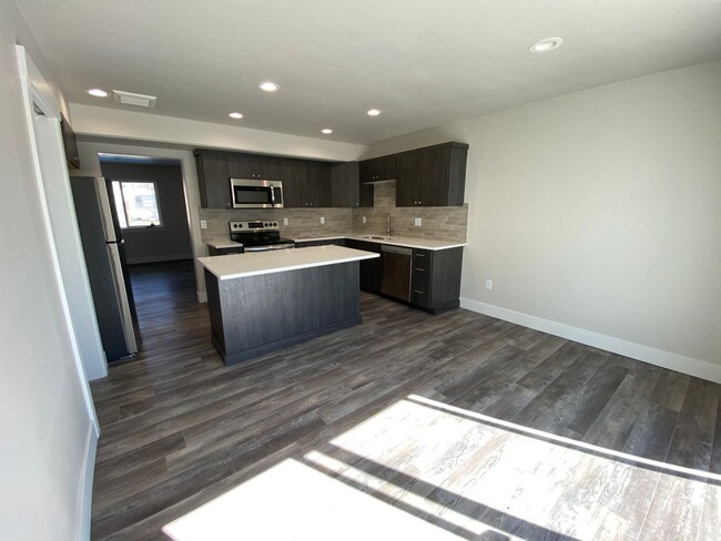 Building Photo - Brand New Townhouse with 3 bedrooms / 2.5 ...