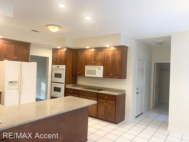 Building Photo - 5 br, 2.5 bath House - 197 Oak Pointe Drive