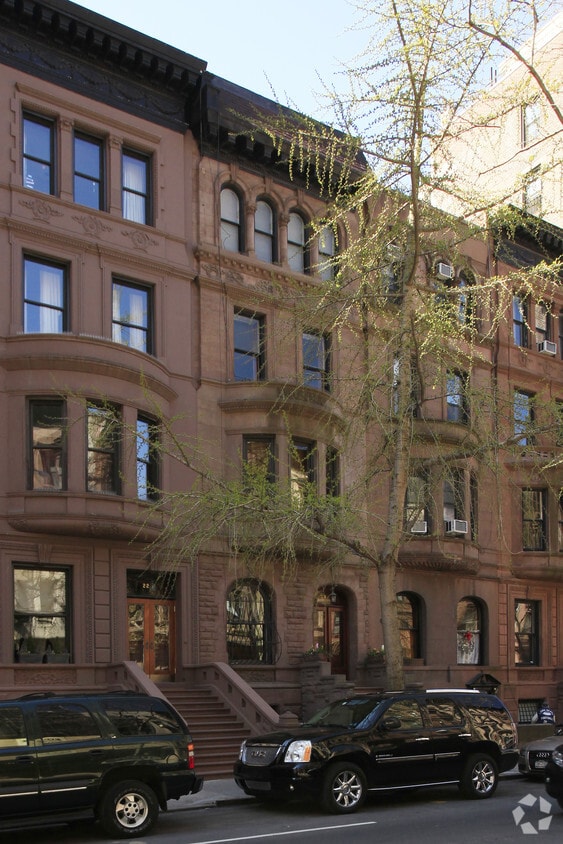Primary Photo - 24 W 70th St