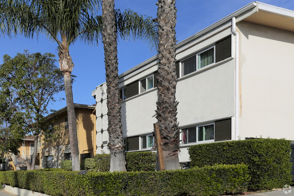 Building Photo - Llonni Apts