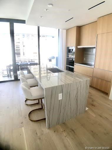 Foto del edificio - 8701 Collins Ave