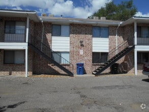 Building Photo - 401 Dunes Ct SE