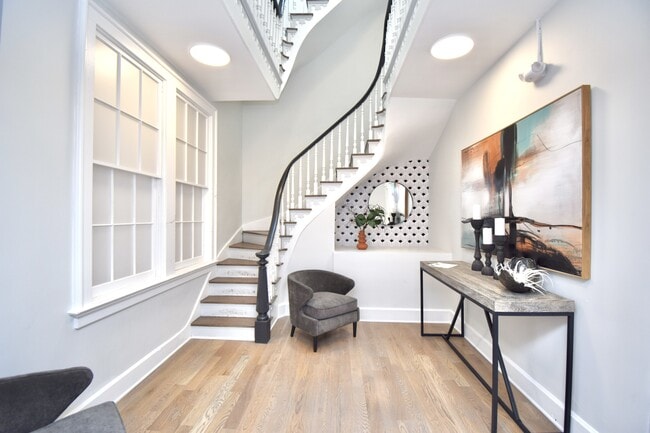 Photo - 33 E Court St Townhome